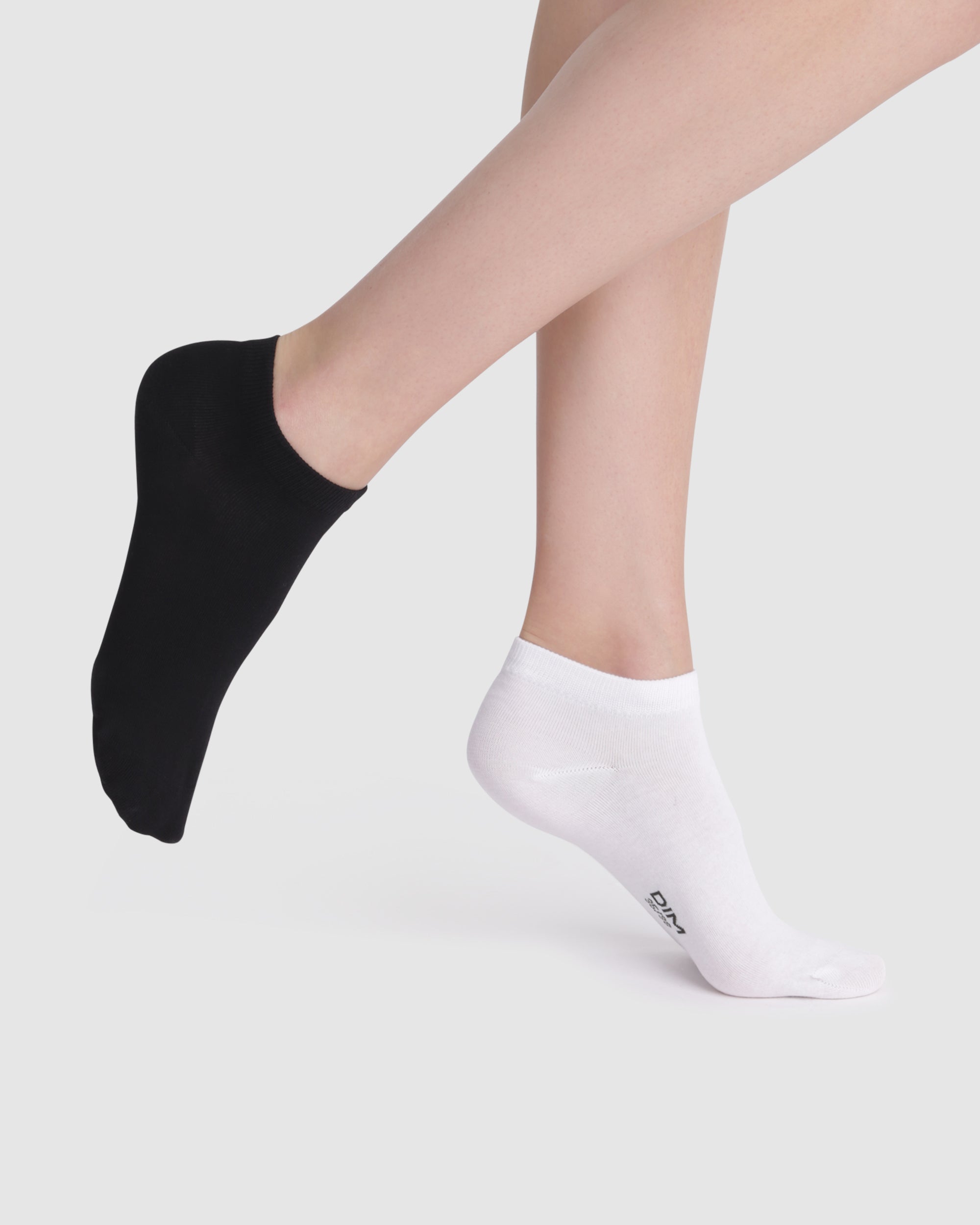 DIM Pack de 2 pares de calcetines bajos blancos y negros de algodón Mujer