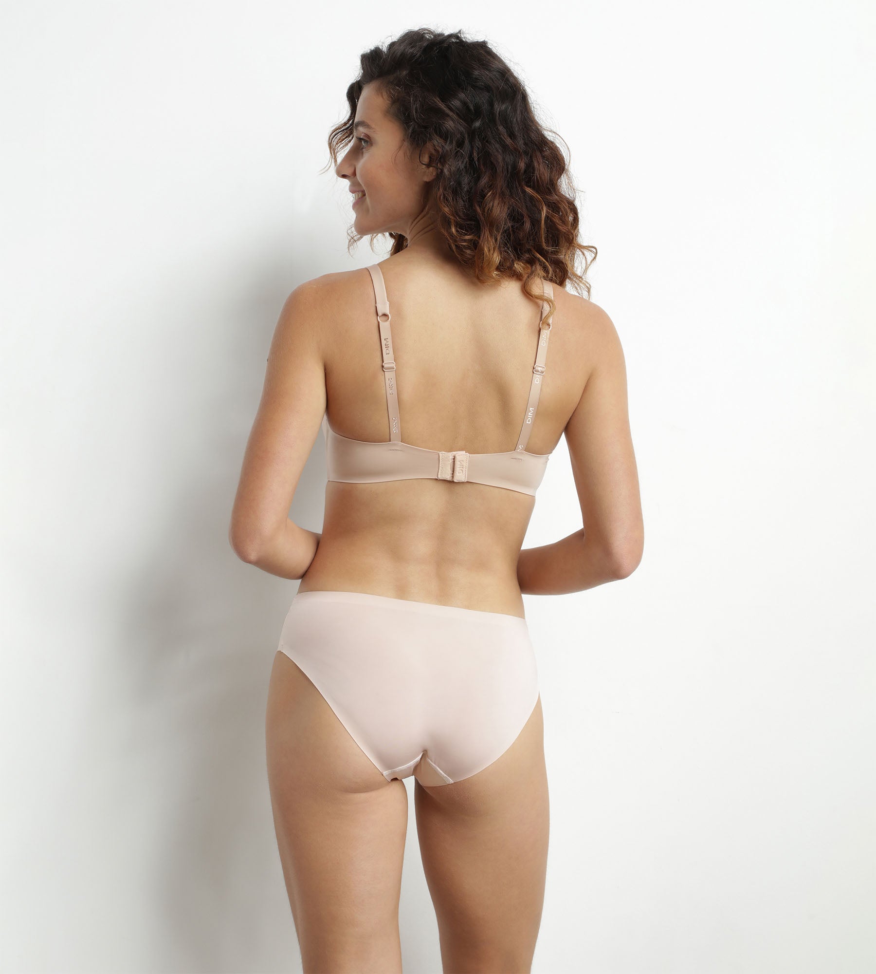 DIM Sujetador triangular con foam sin aros nude InvisiFree
