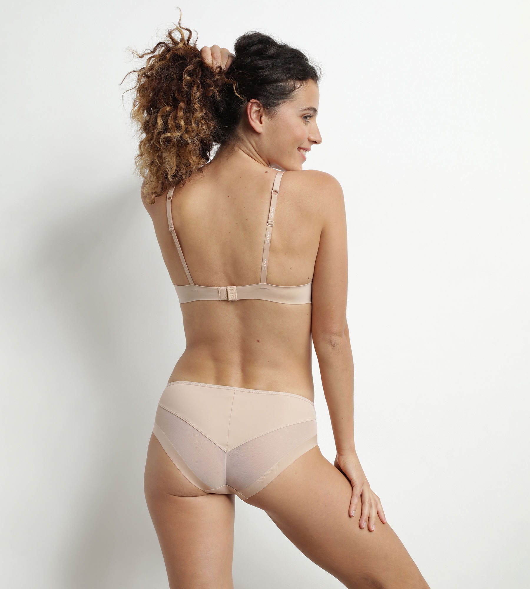 DIM Sujetador push-up sin aros nude InvisiFree de Dim