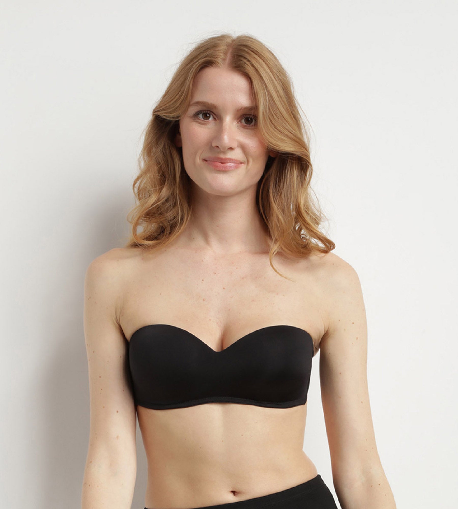 DIM Sujetador bandeau negro sin aros InsiviFree