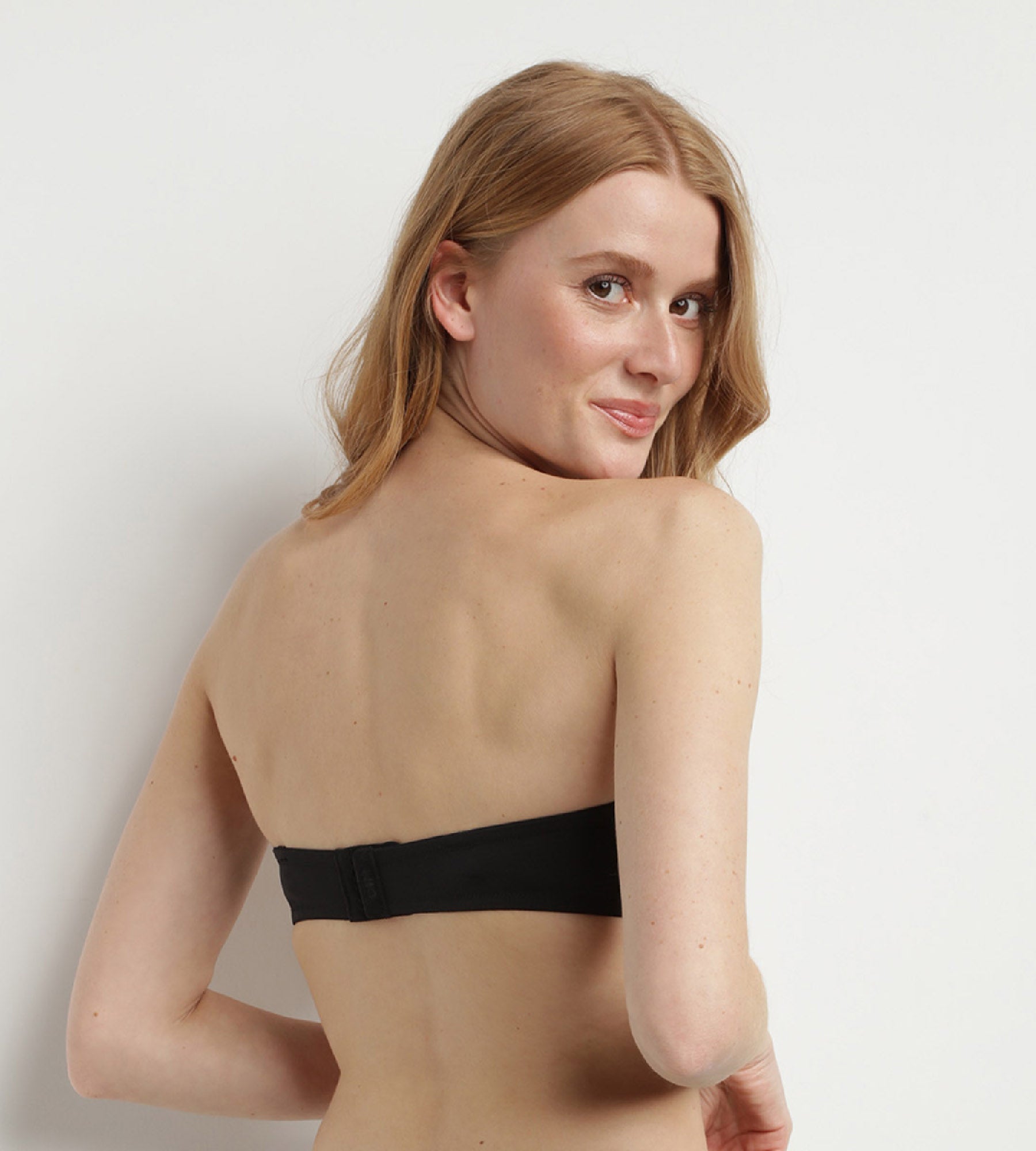 DIM Sujetador bandeau negro sin aros InsiviFree