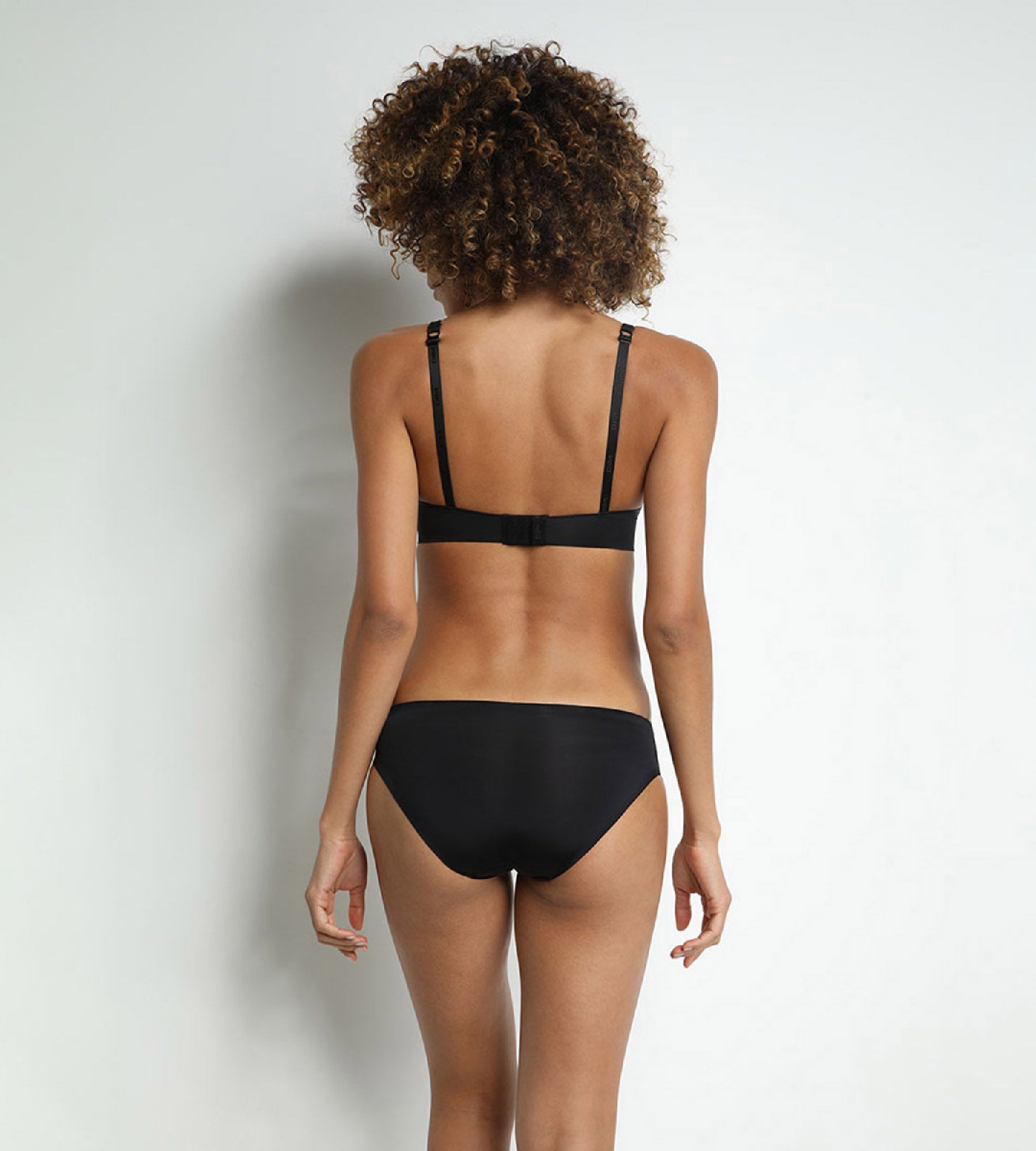 DIM Braguita invisile negra de microfibra - Dim InvisiFree
