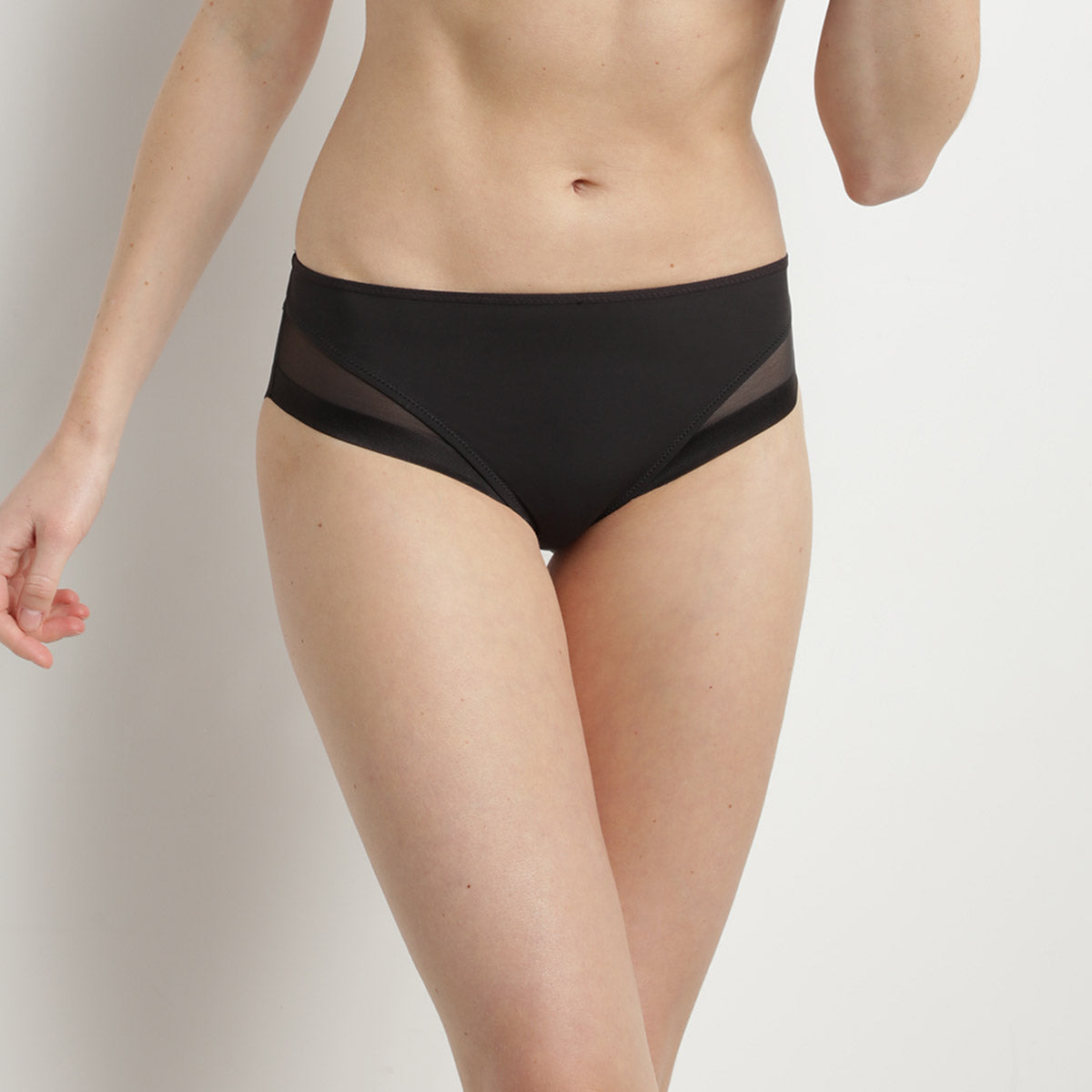 DIM Braguita de microfibra y tul negro Generous de Dim