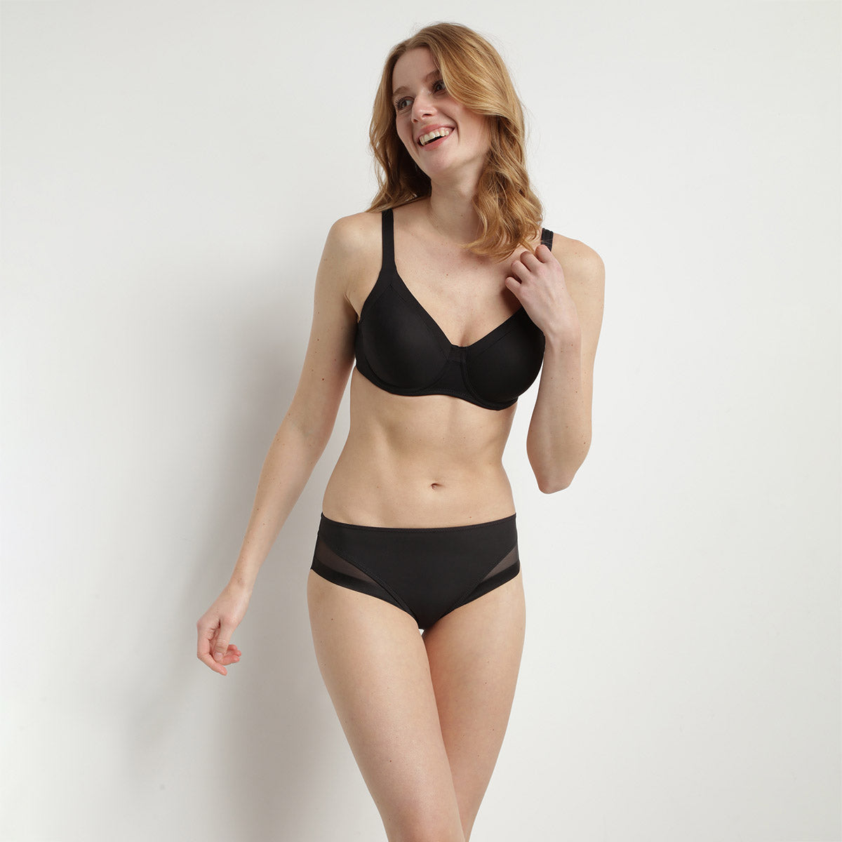 DIM Braguita de microfibra y tul negro Generous de Dim