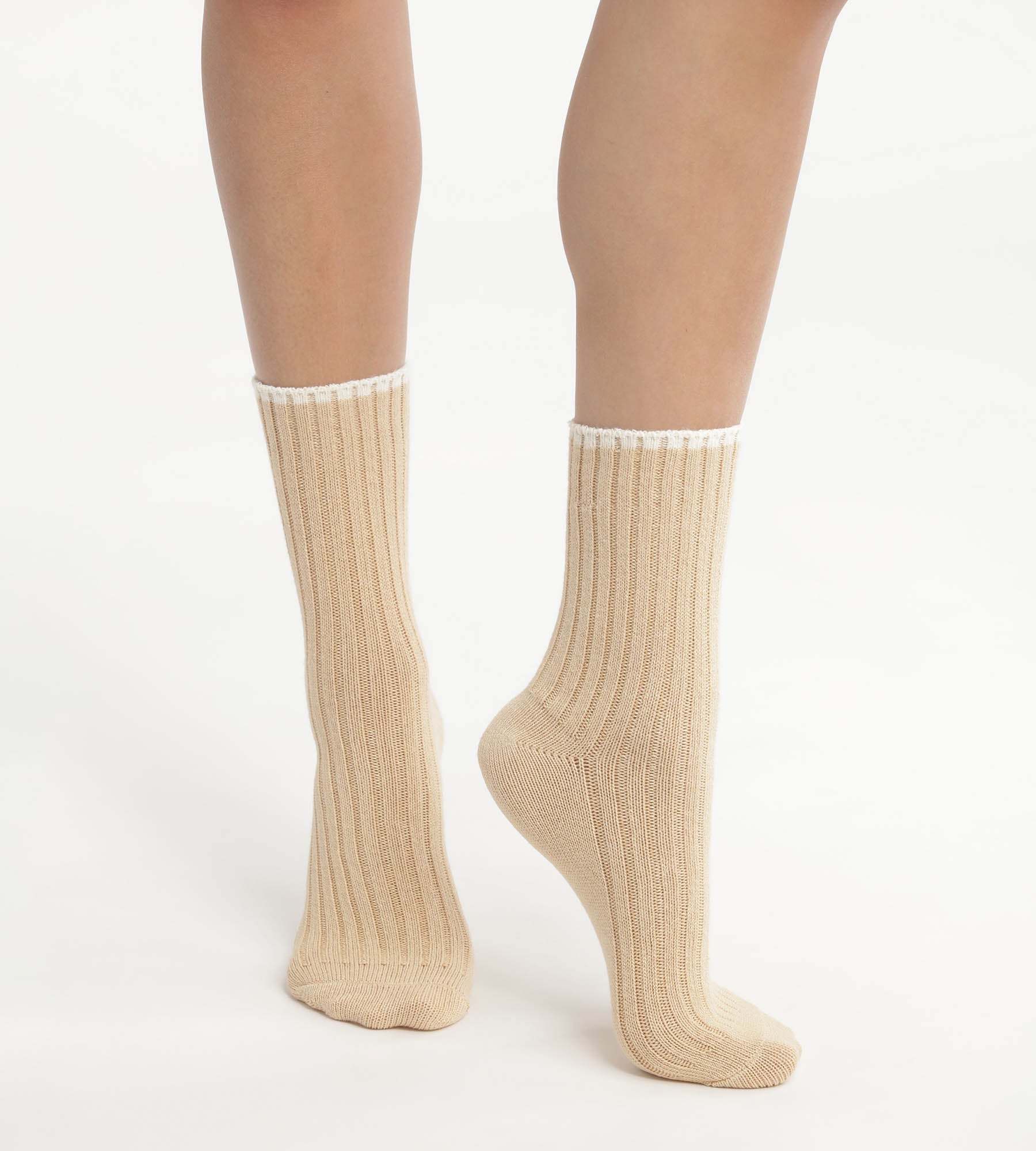 DIM Calcetines de mujer de punto liso de canalé beis Dim Bambú