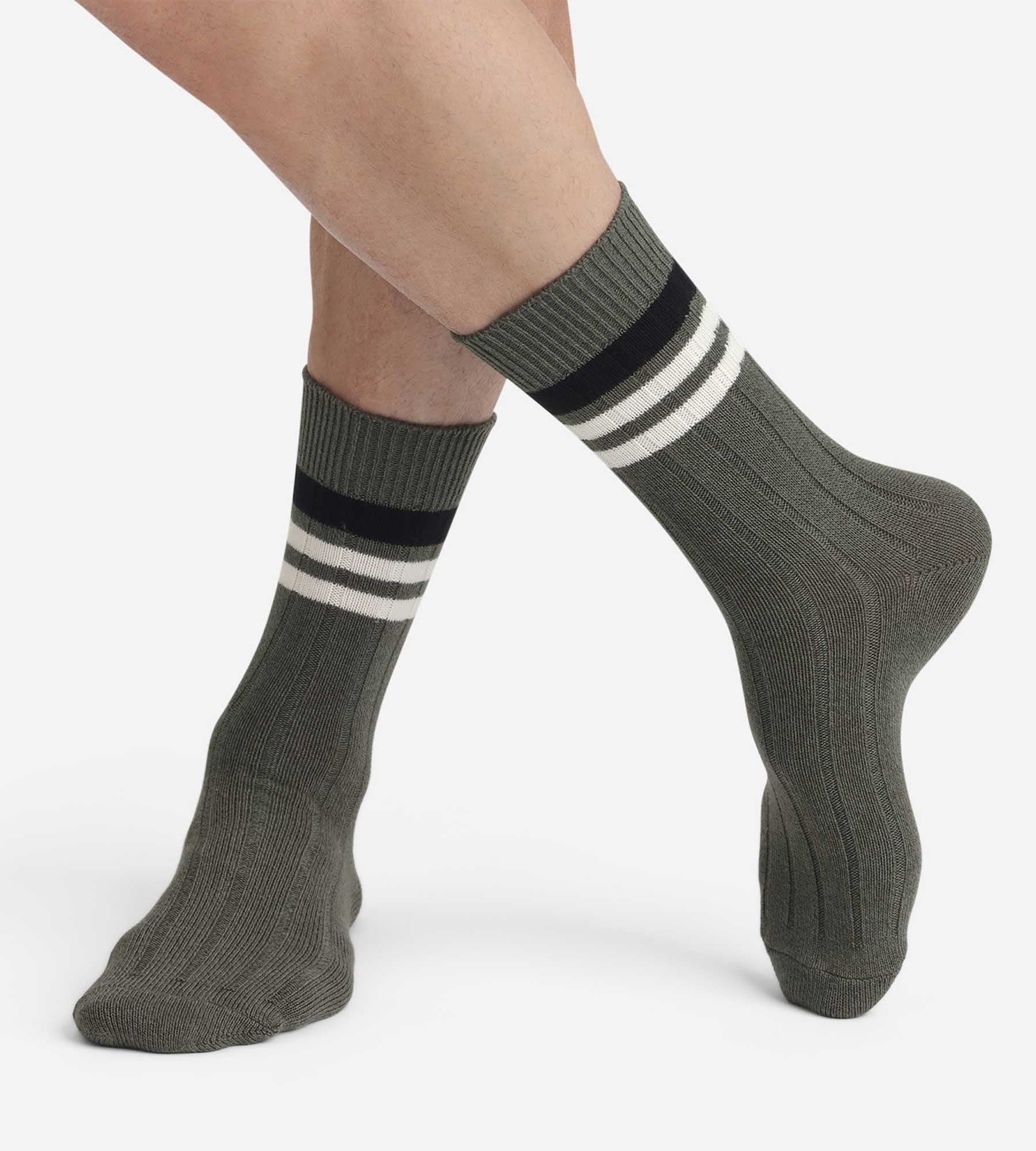DIM Calcetines de bambú a rayas oliva para hombre