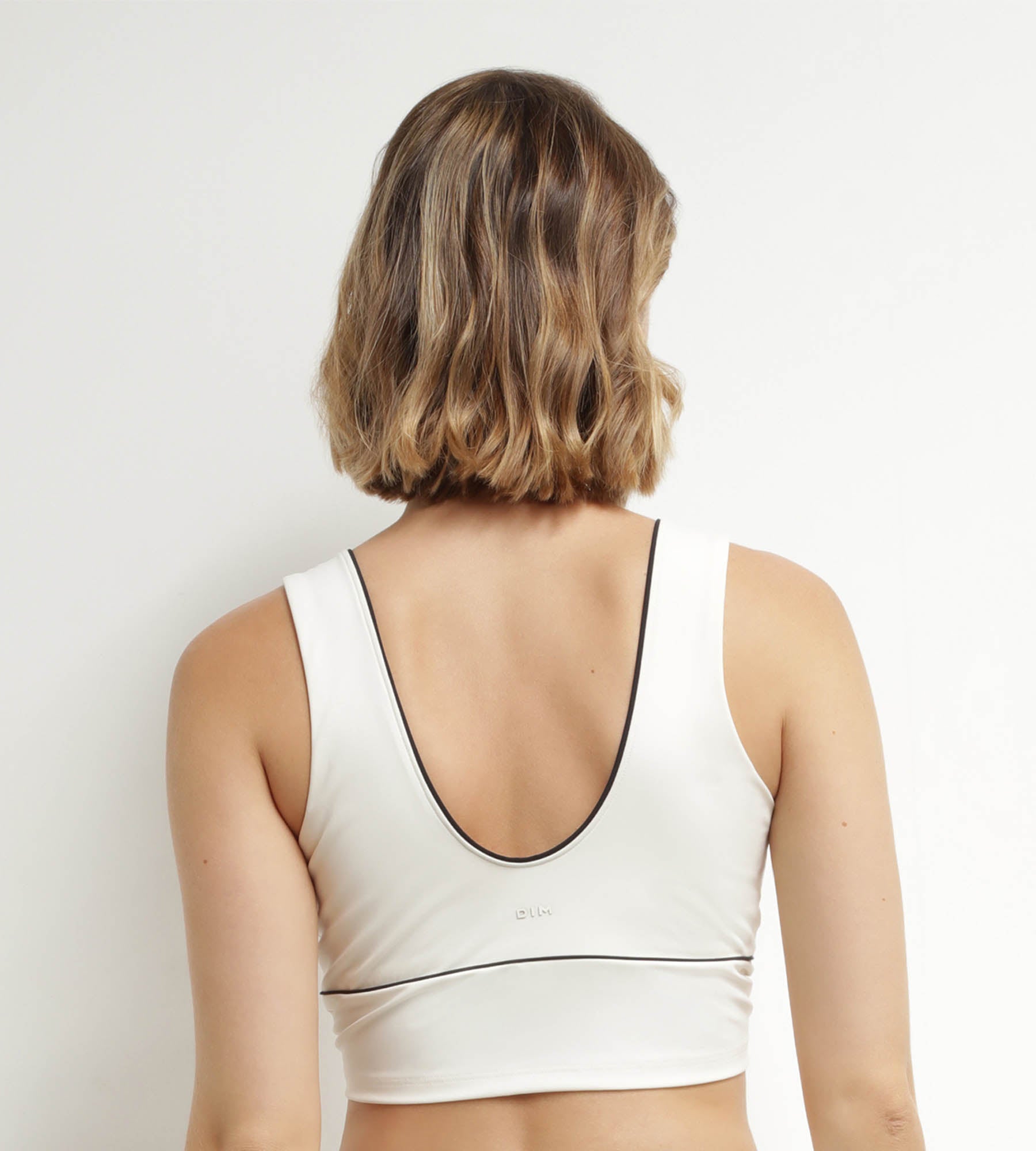 DIM Bralette largo moldeador de microfibra crudo Dim Move