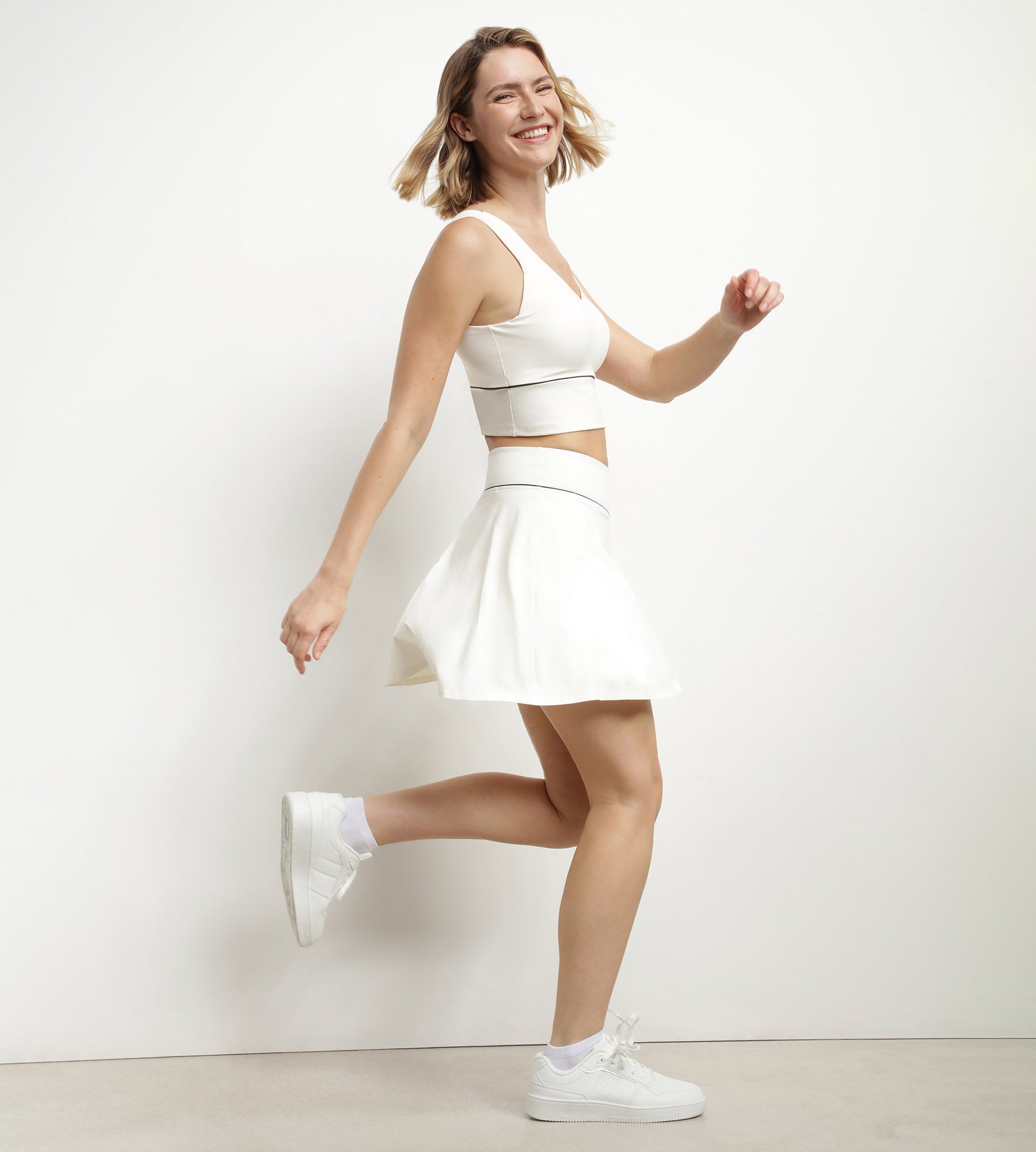 DIM Bralette largo moldeador de microfibra crudo Dim Move