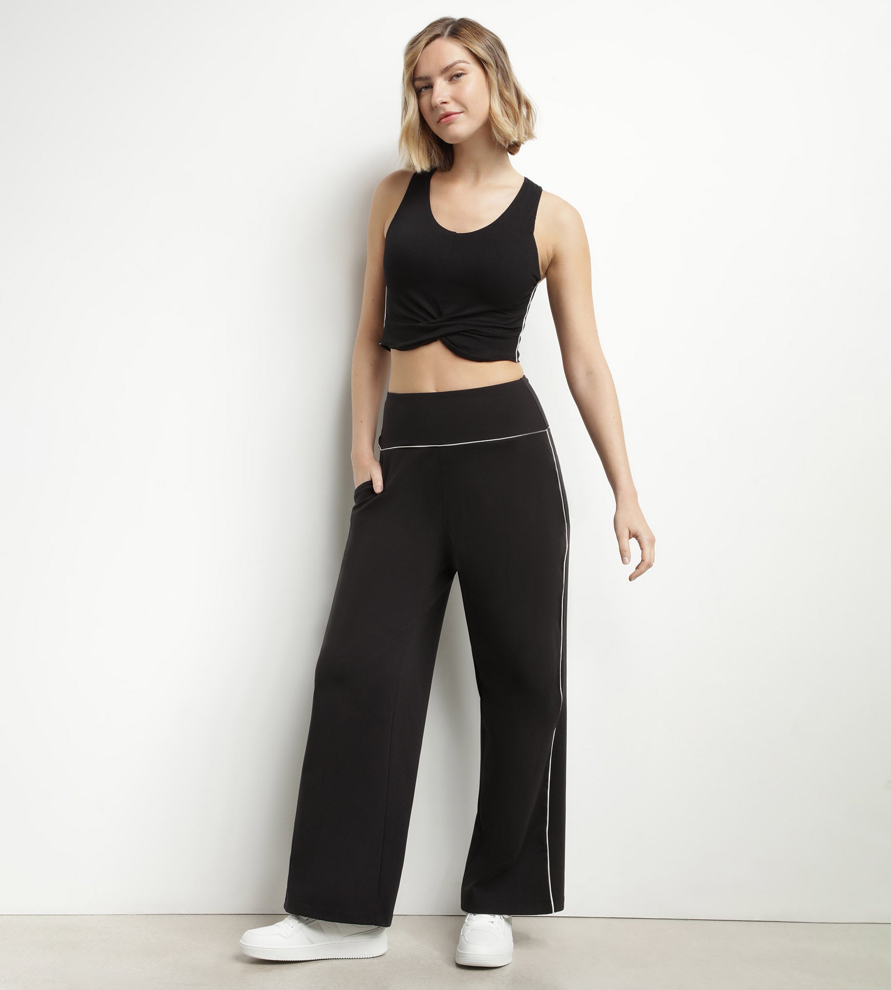 DIM Crop top de mujer en viscosa negra con bralette Dim Move