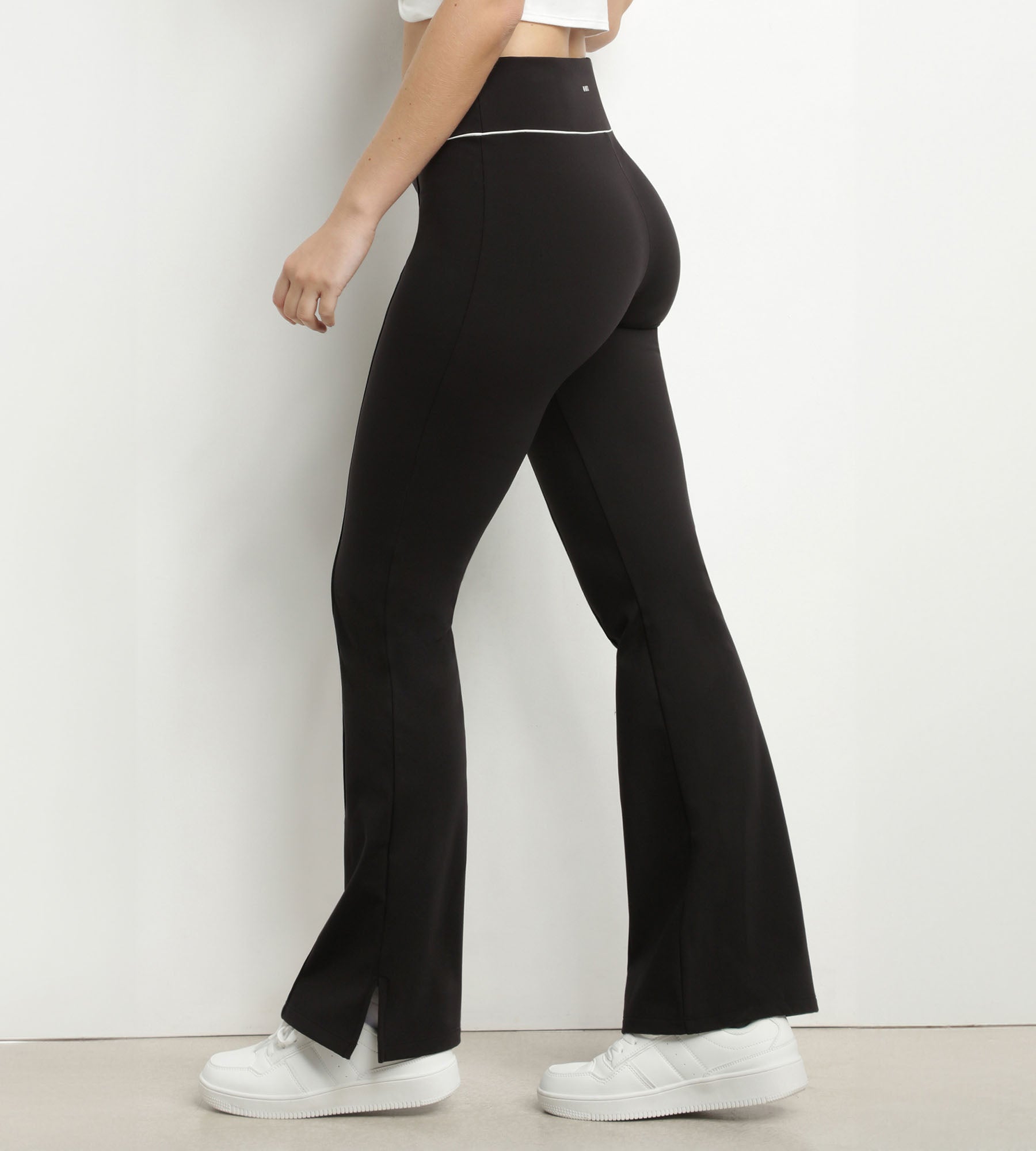 DIM Pantalón deportivo acampanado de mujer en punto elástico negro Dim Move