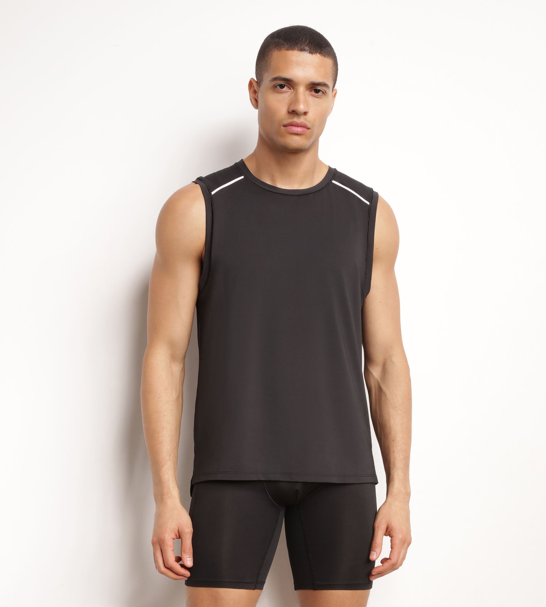 DIM Camiseta deportiva sin mangas para hombre en tejido vaporoso negro Dim Move