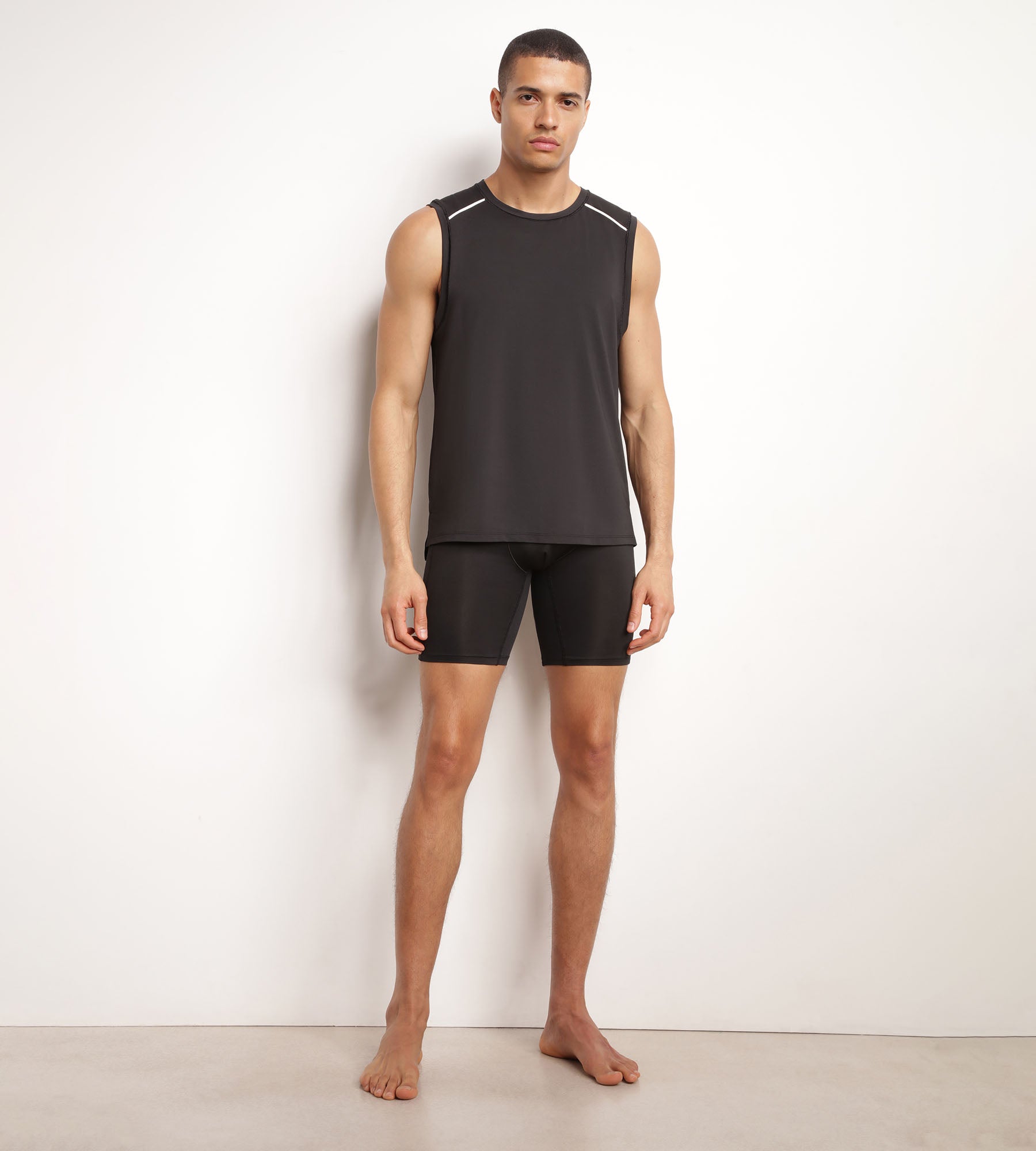 DIM Camiseta deportiva sin mangas para hombre en tejido vaporoso negro Dim Move