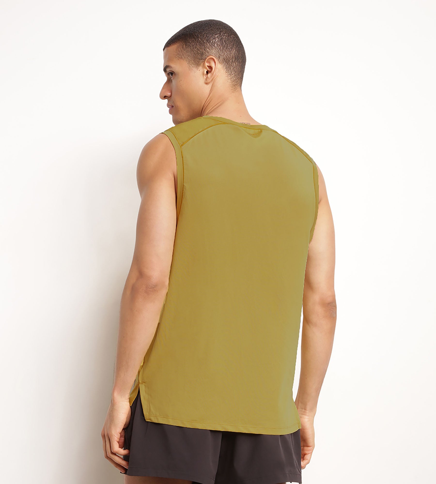 DIM Camiseta deportiva sin mangas para hombre en tejido vaporoso oliva Dim Move