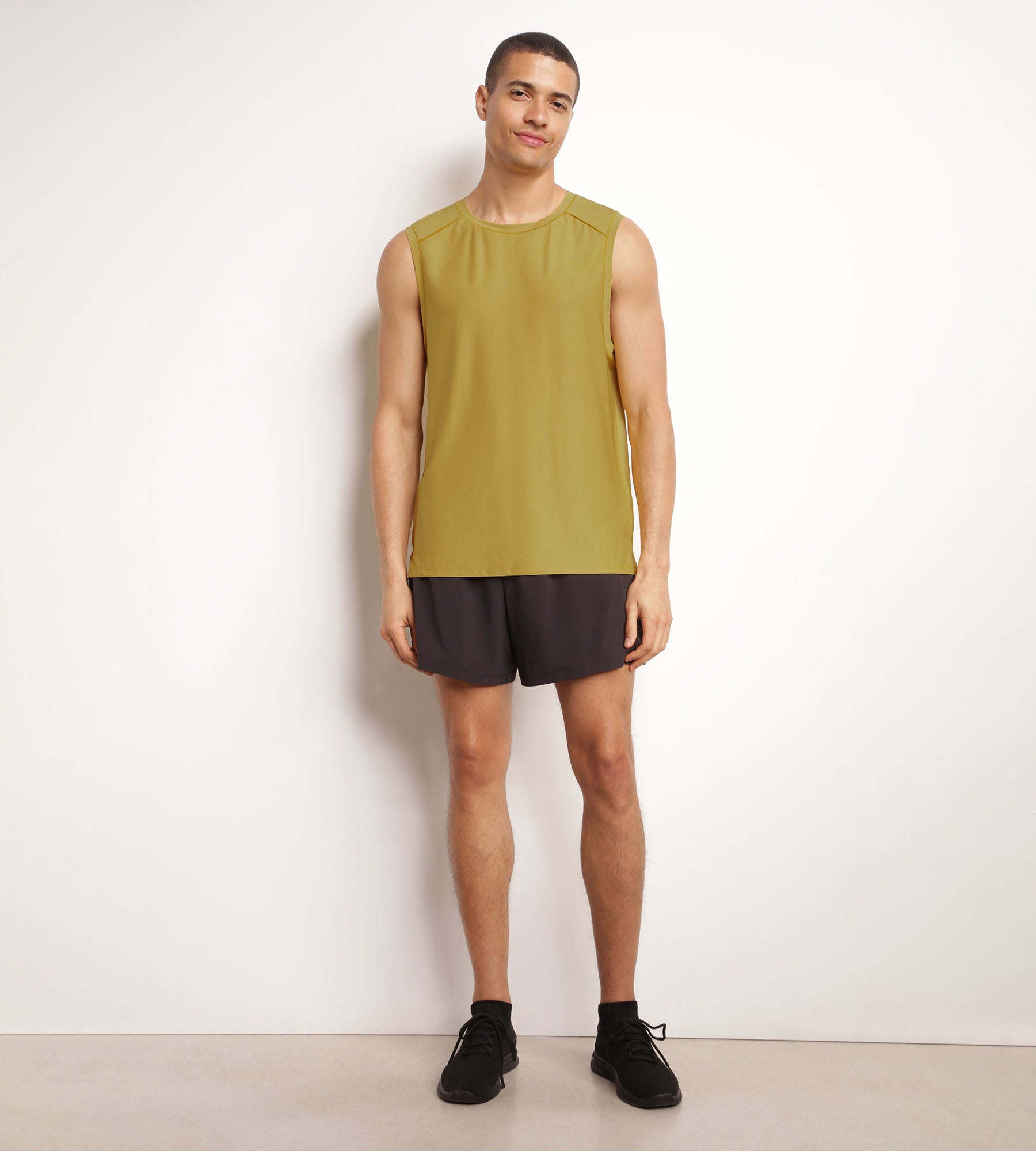 DIM Camiseta deportiva sin mangas para hombre en tejido vaporoso oliva Dim Move