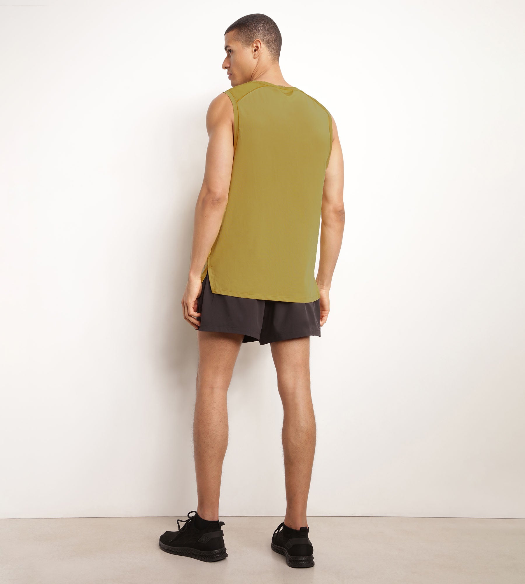 DIM Camiseta deportiva sin mangas para hombre en tejido vaporoso oliva Dim Move