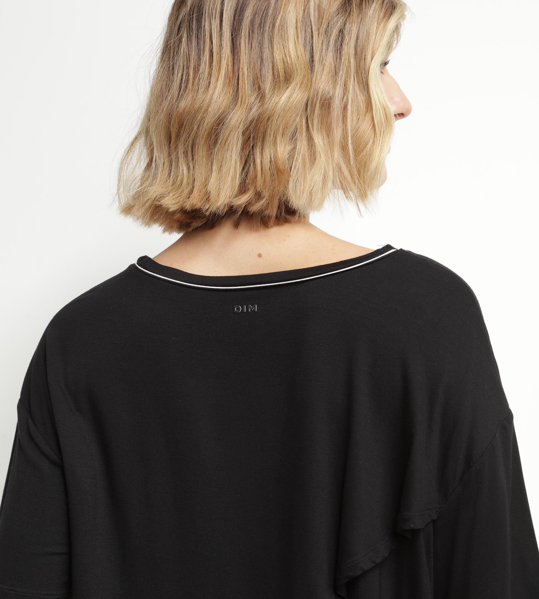 DIM Camiseta deportiva de mujer en viscosa negra con espalda abierta Dim Move