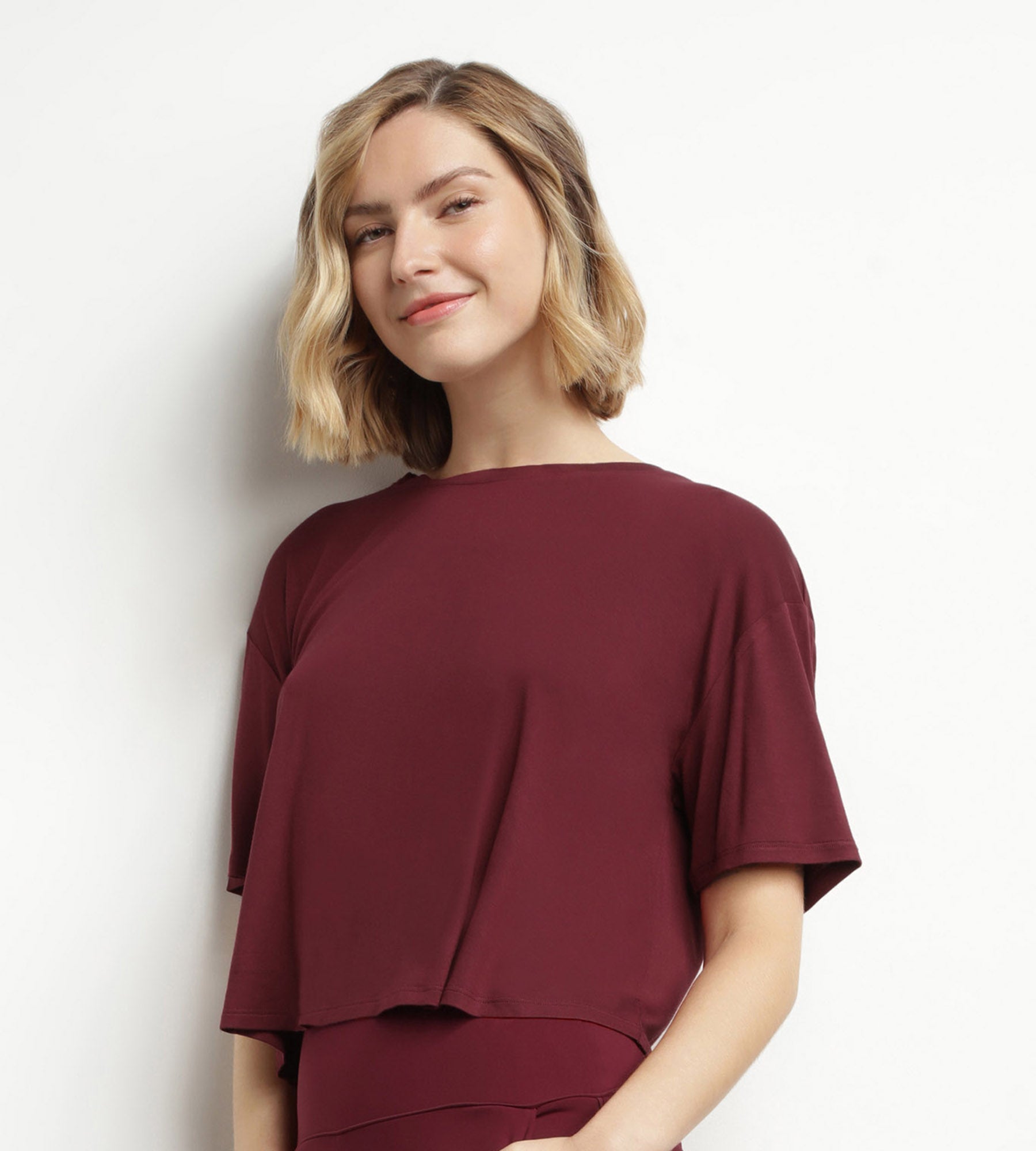 DIM Camiseta deportiva para mujer con doble abertura en viscosa burdeos Dim Move
