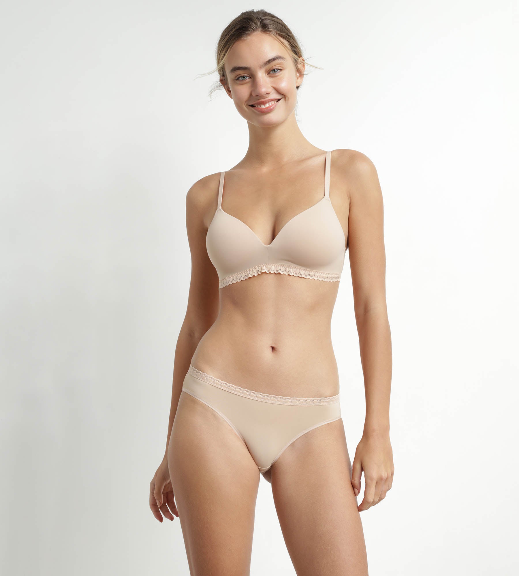 DIM Sujetador triángulo con aros y relleno Nude Daily Micro