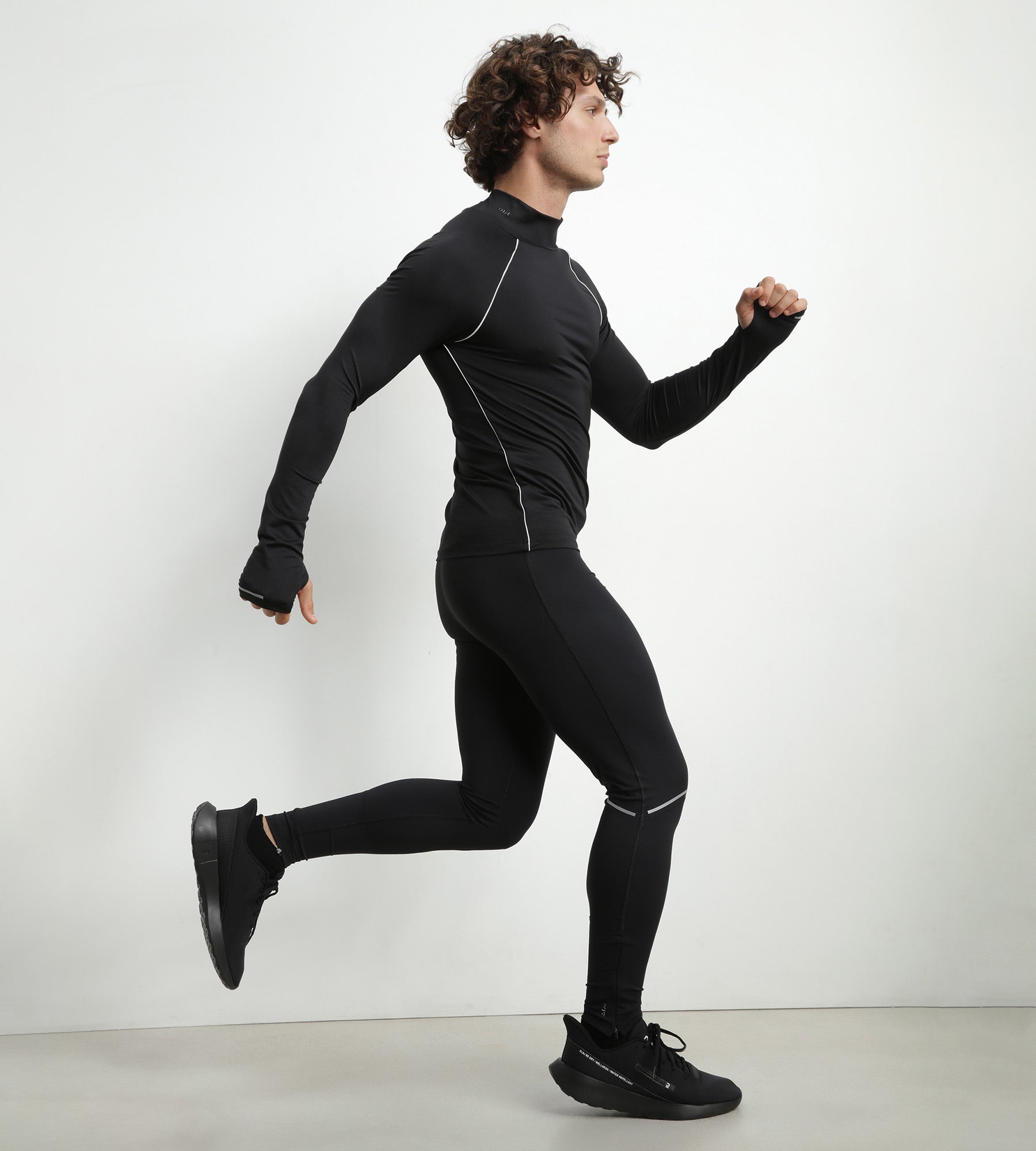 DIM Top deportivo de hombre con cuello alto en microfibra negra Dim Move