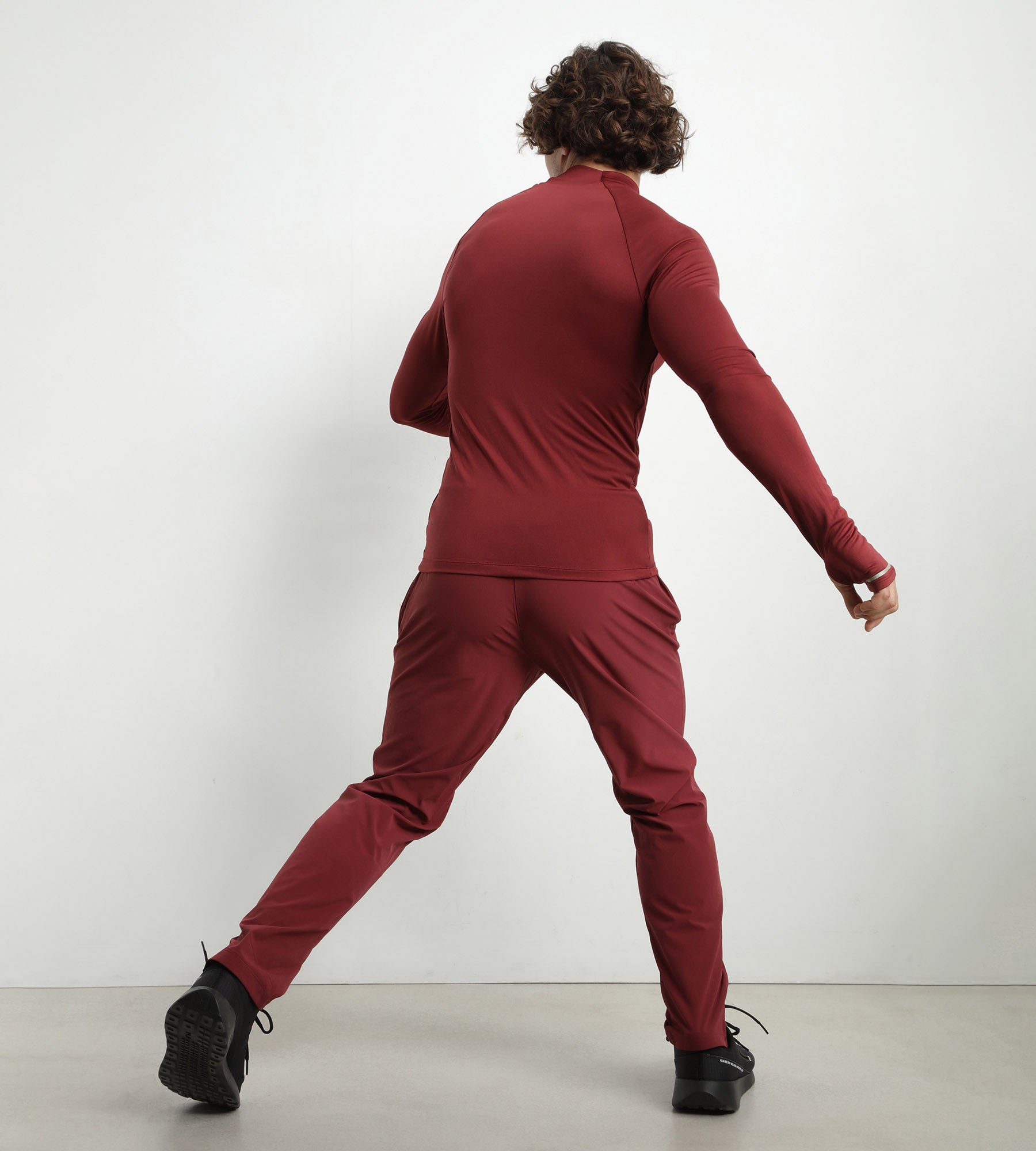 DIM Top deportivo de hombre con cuello alto en microfibra burdeos Dim Move