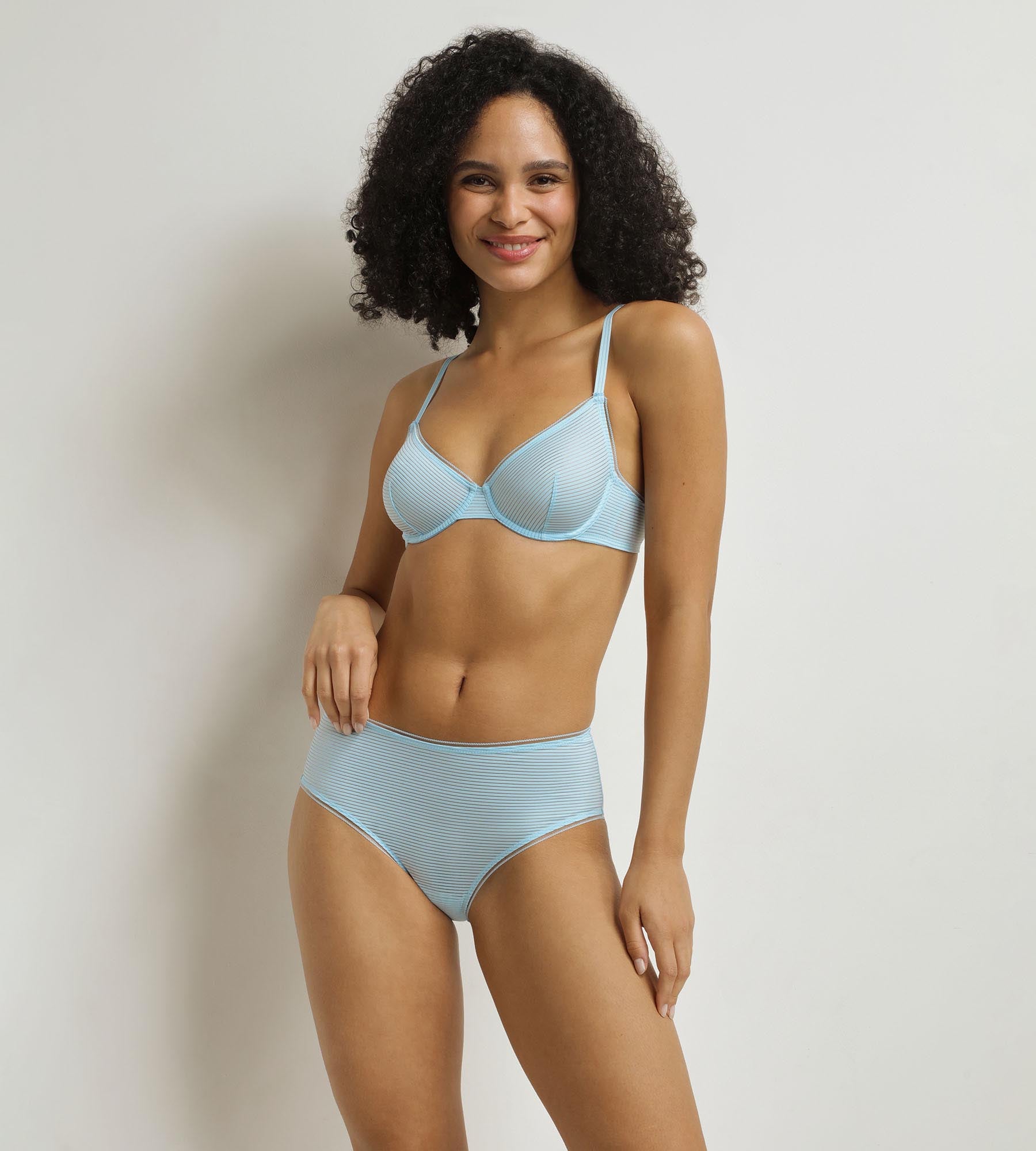 DIM Sujetador corbeille azul Dim x Inès de La Fressange