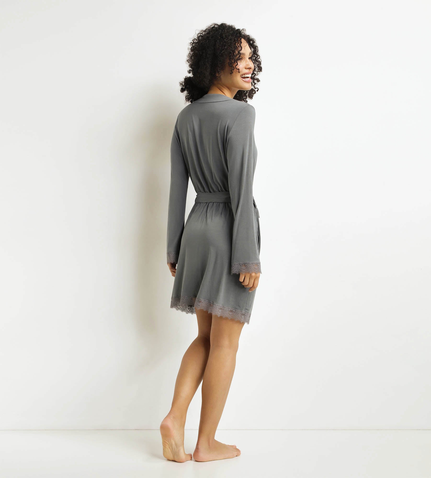 DIM Albornoz gris de mujer con encaje Don't Disturb