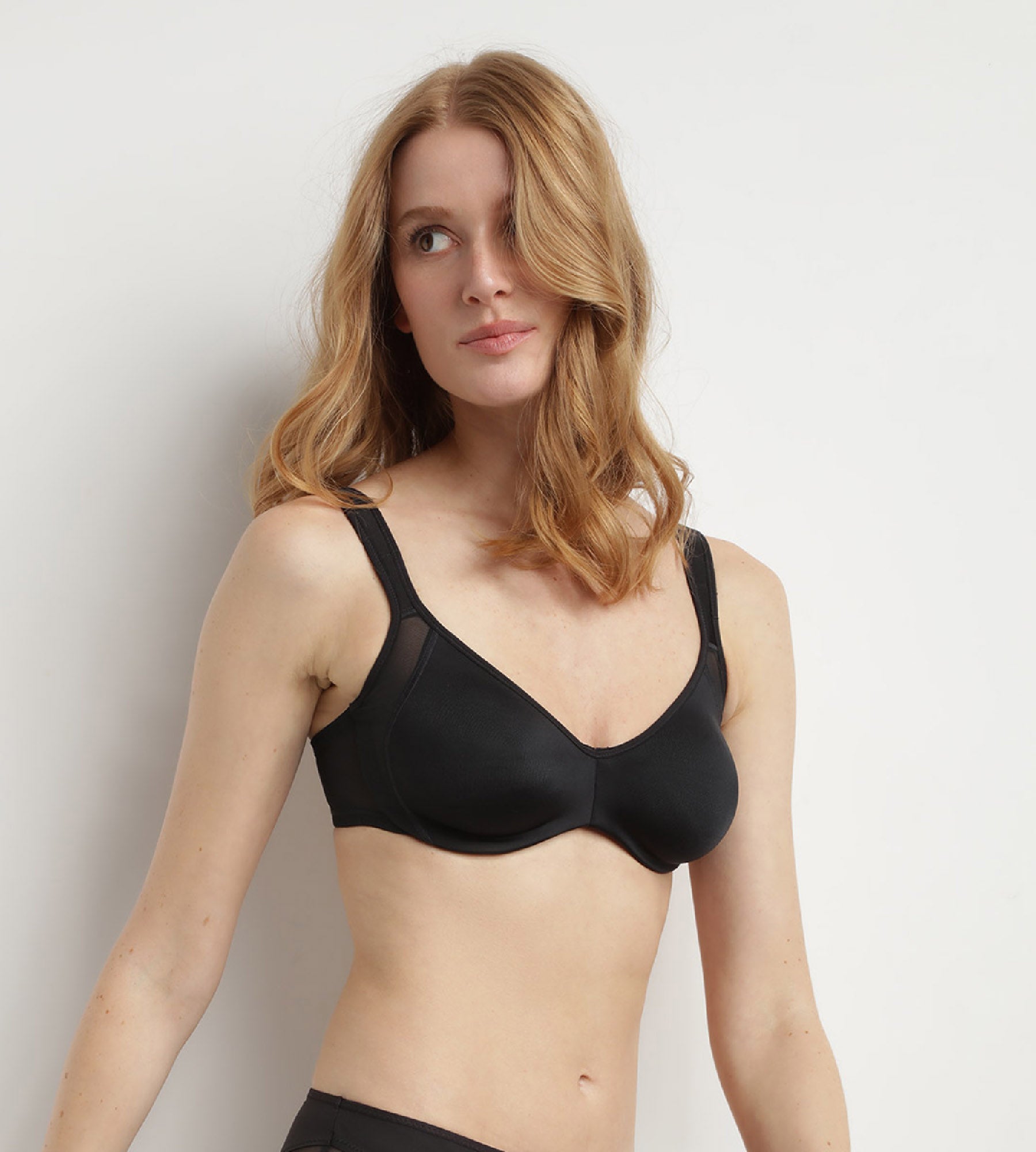 DIM Sujetador reductor con aros negro Generous Minimizer Dim