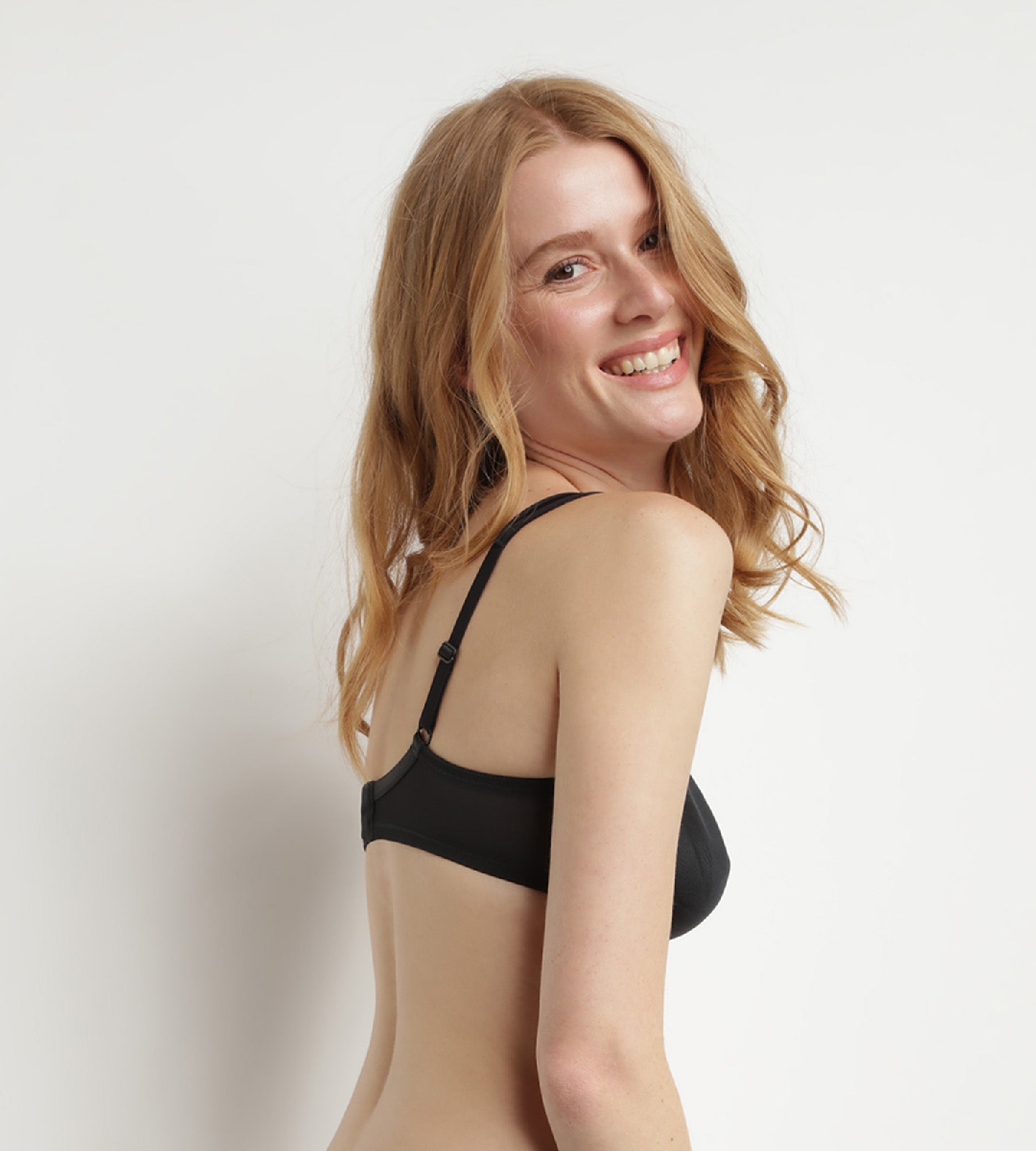 DIM Sujetador reductor con aros negro Generous Minimizer Dim