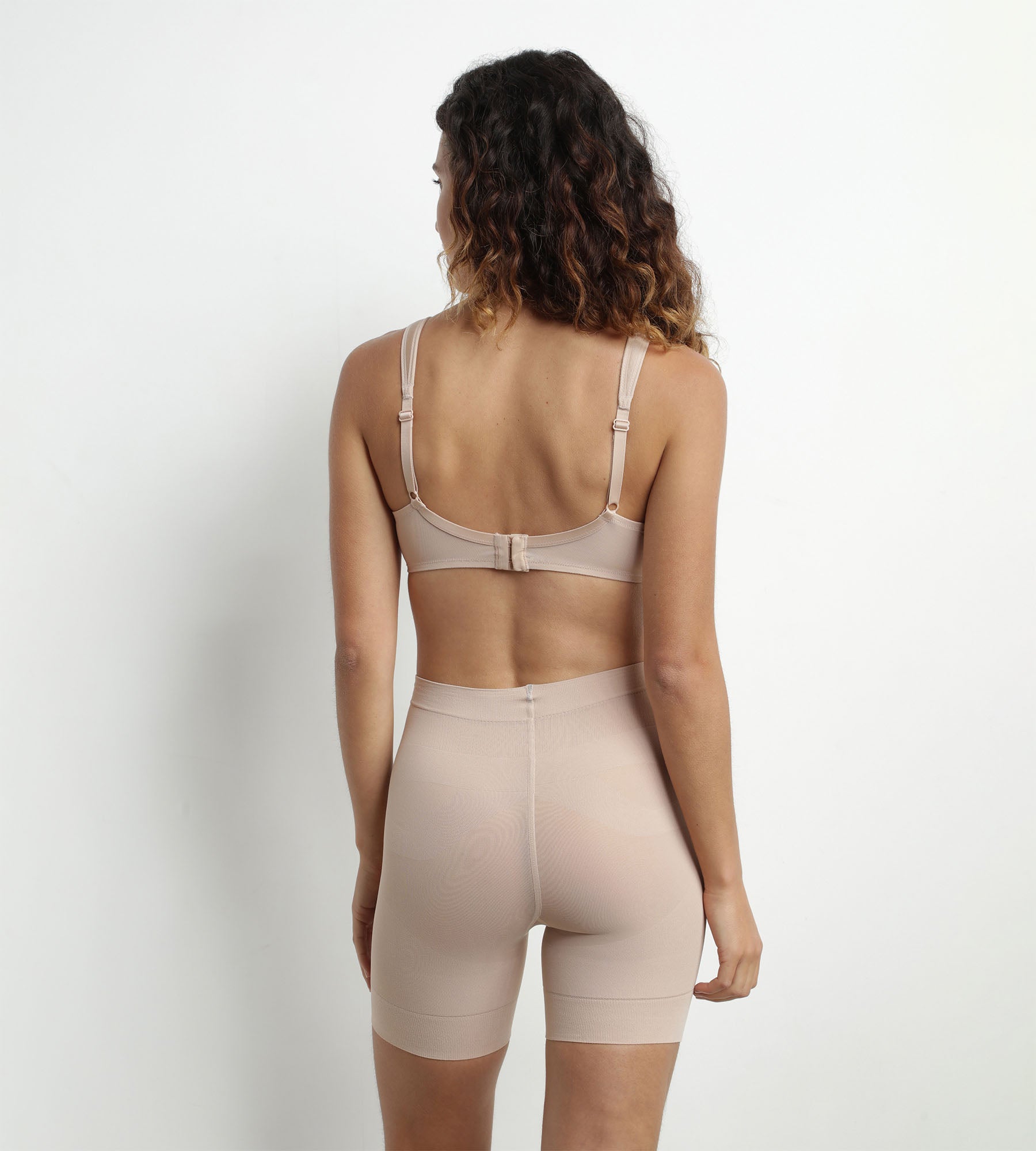 DIM Sujetador new skin de mujer Generous Minimizer