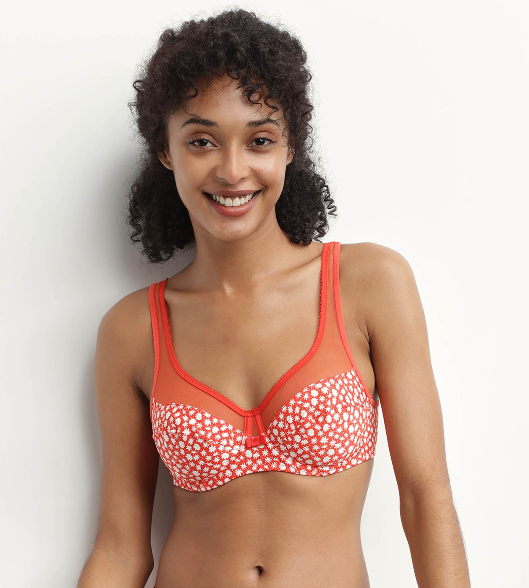 DIM Sujetador de gran capacidad con aros Rojo con florecitas blancas Generous Dim