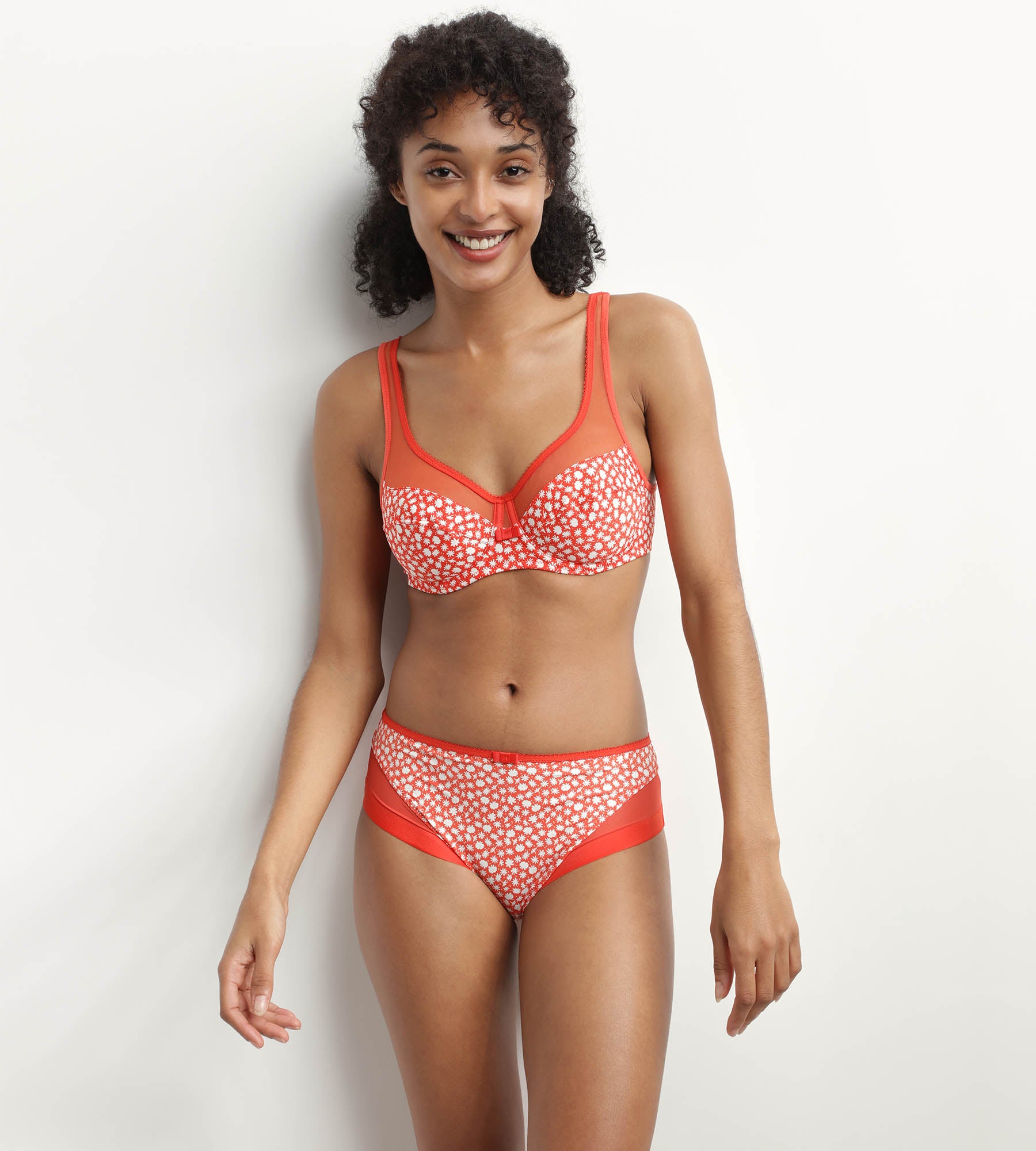 DIM Sujetador de gran capacidad con aros Rojo con florecitas blancas Generous Dim
