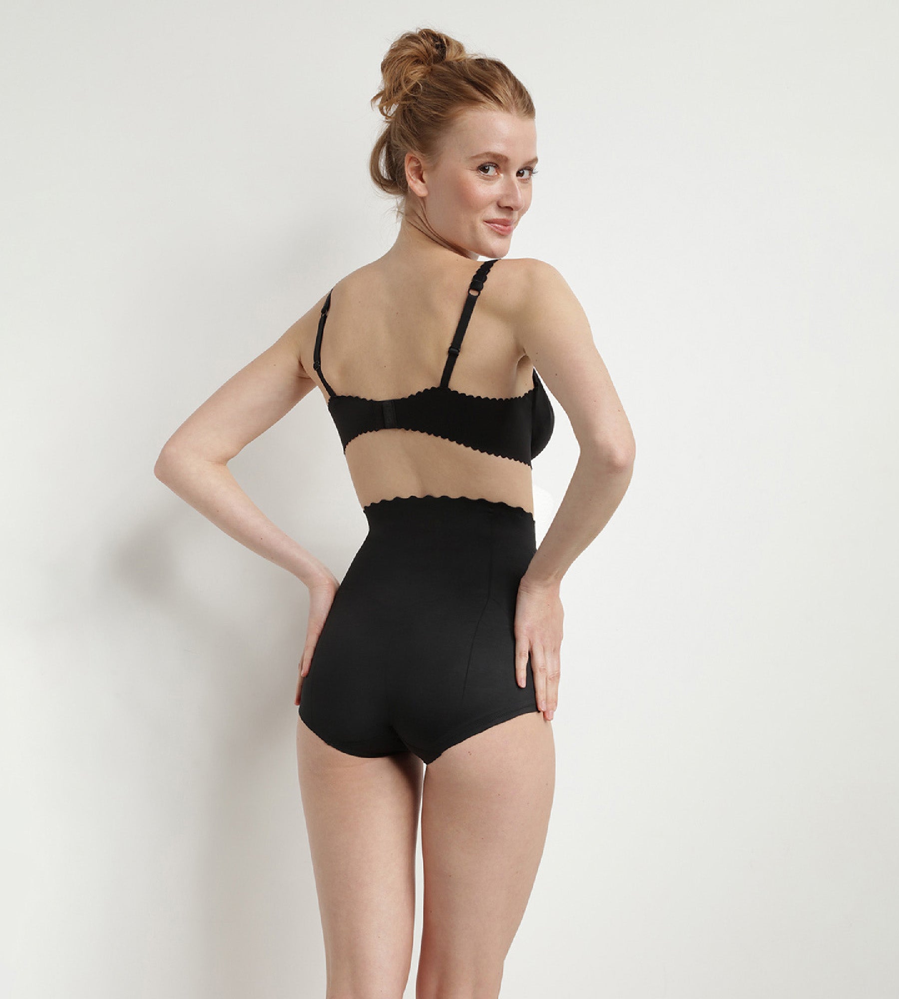 DIM Braga moldeadora talle alto 3 en 1 negra Beauty Lift