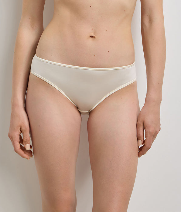 DIM Braguita marfil Dim x Ines de la Fressange